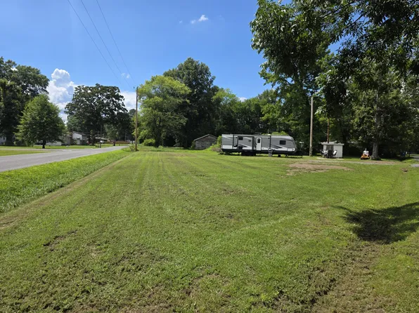 31 E 1st St, Gilbertsville, KY 42044