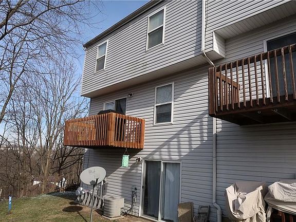 3rd image of 818 Bruton Dr