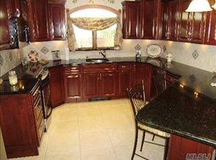 1434 Washington Ave, Seaford, NY 11783