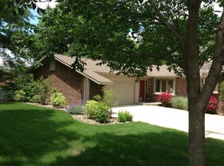 814 Sunset Ave, Pella, IA 50219