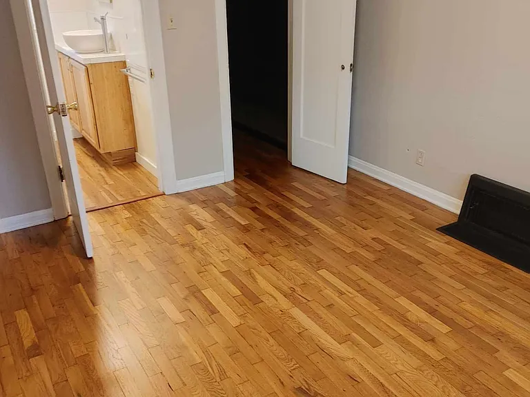 18 Hawthorne St #5 — Photo 6
