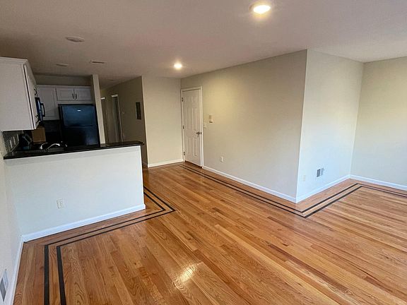 3rd image of 83 Jefferson Ave APT 1