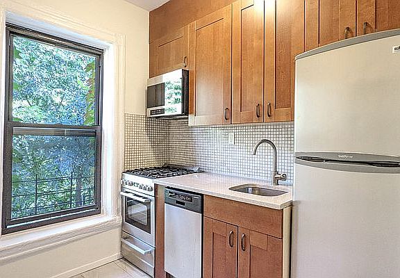 4th image of 463A Prospect Ave #3