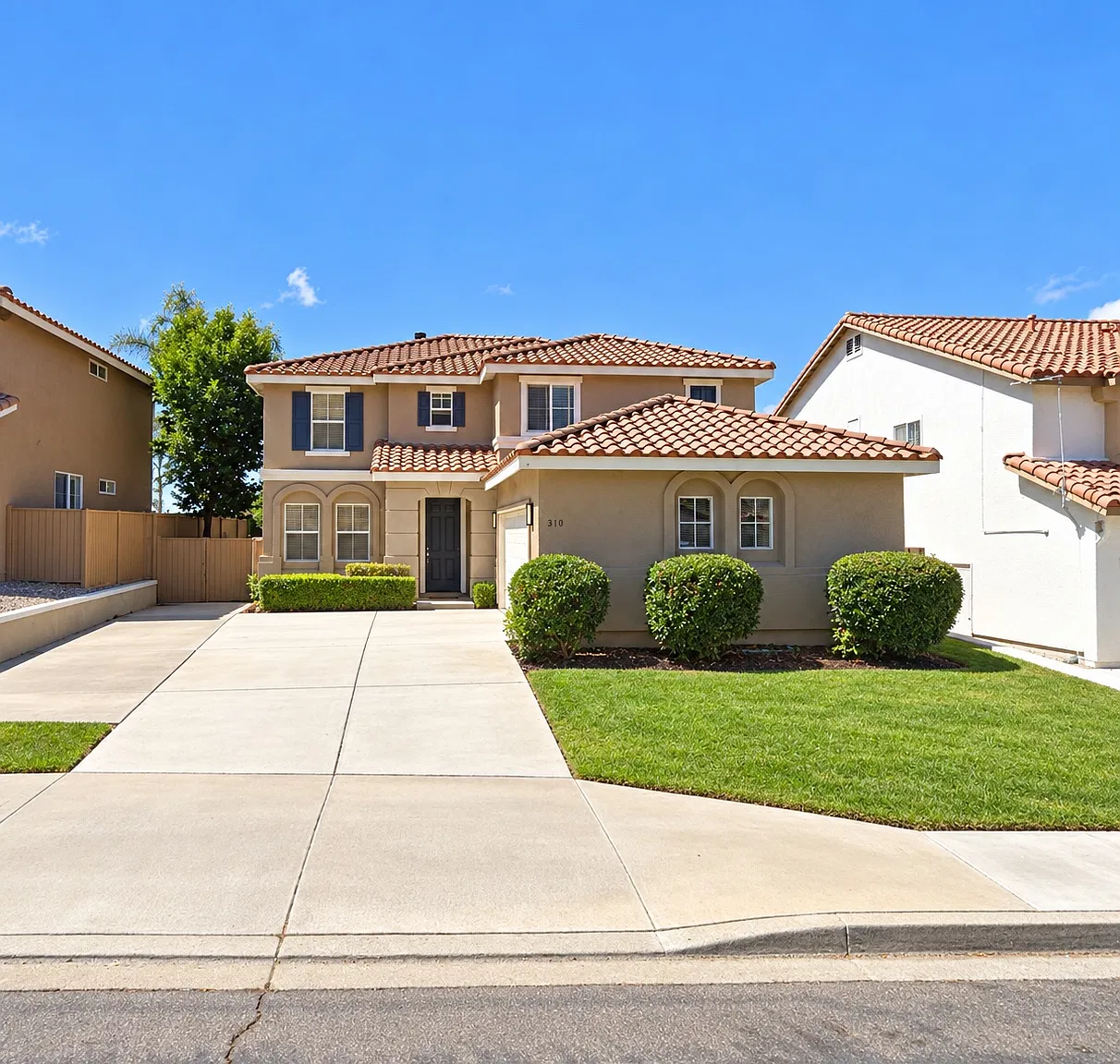 5 bed, 2.5 bath, 2873 sqft, $5,500 — Photo 1