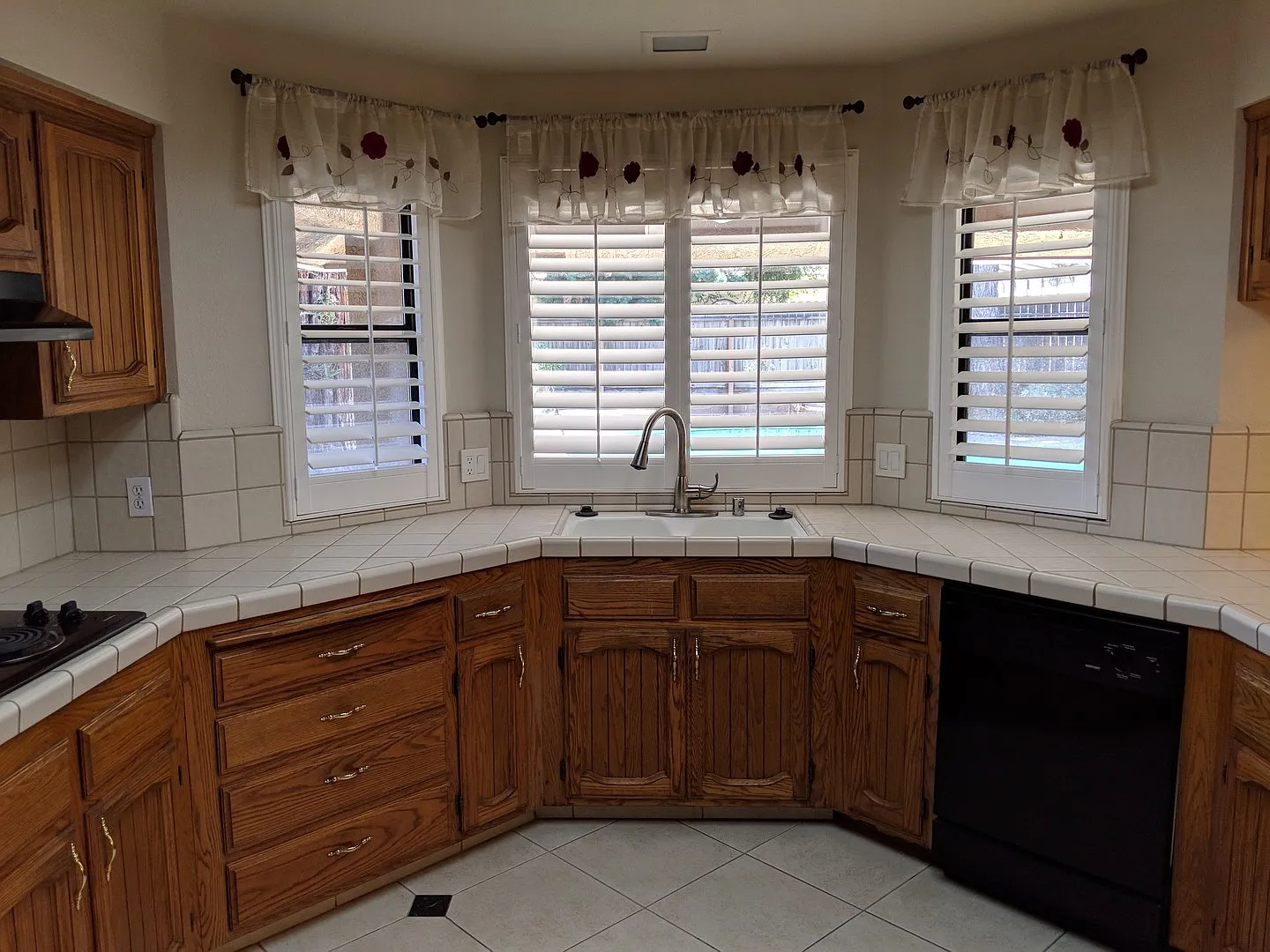 NE Fresno home near Clovis West High School & Woodward Park, In-ground swimming pool! — Photo 3