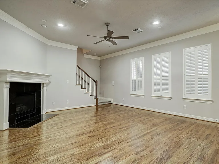 1302 W Park At Shady Villa — Photo 7
