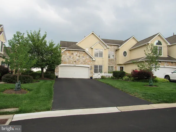 308 Saint Andrews Pl, Blue Bell, PA 19422