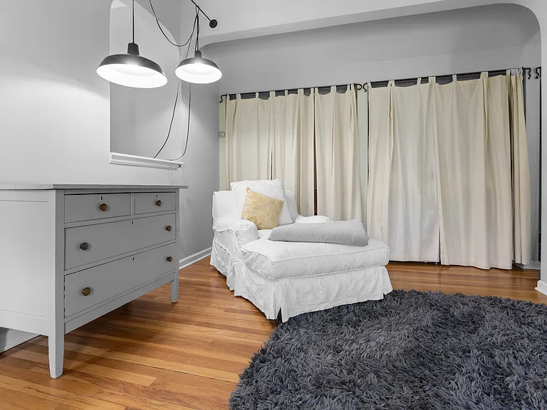 Upstairs Bedroom 1