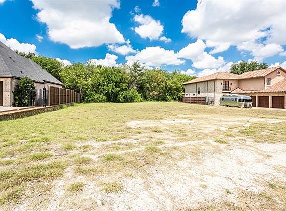 3rd image of 6151 Shady Oaks Dr
