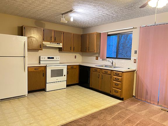 3rd image of 4121 Camellia Ct