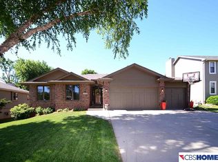 17105 Hickory Cir, Omaha, NE 68130