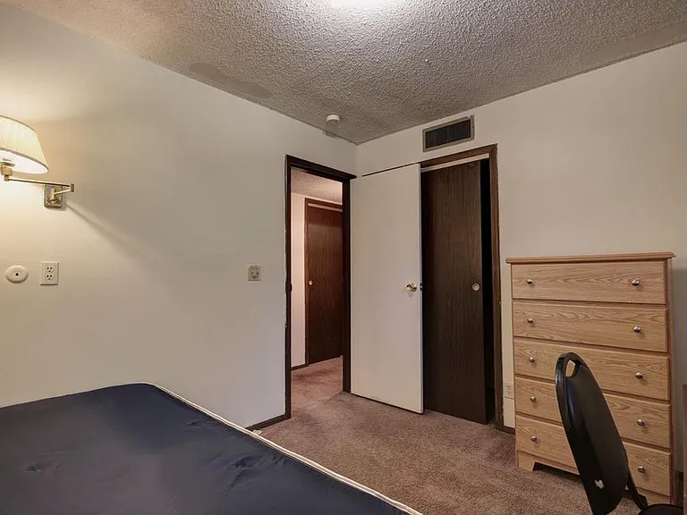 1105 W Main St — Photo 13