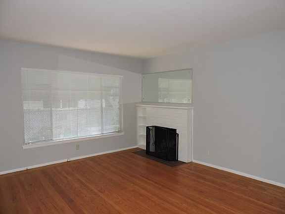 4th image of 2717 V St APT B