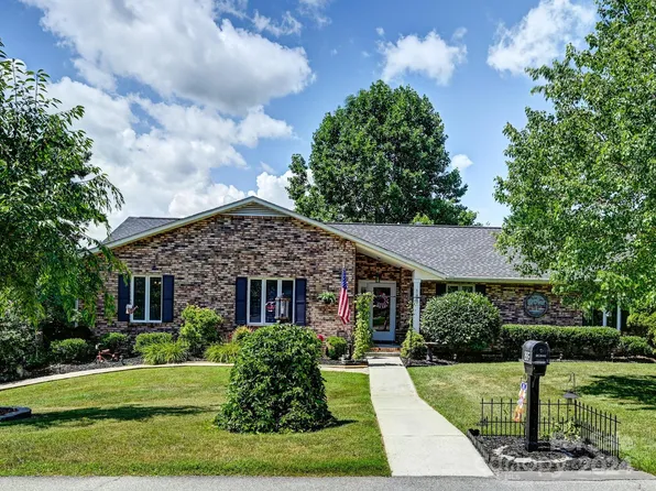 188 Mountain Valley Dr, Hendersonville, NC 28739