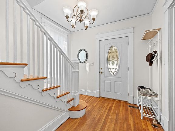 5th image of 1012 Oakley Ave
