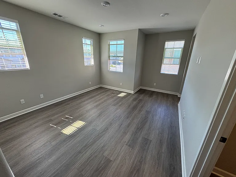 1180 Delpy View Point #1180 — Photo 3