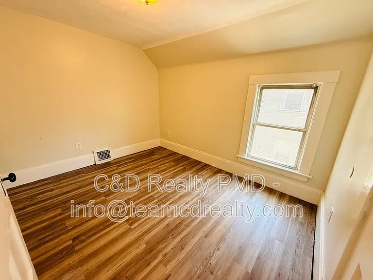 1209 E 167th St — Photo 14