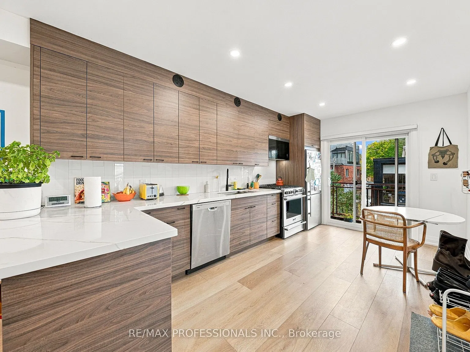 3 bed, $3,850 — Photo 4