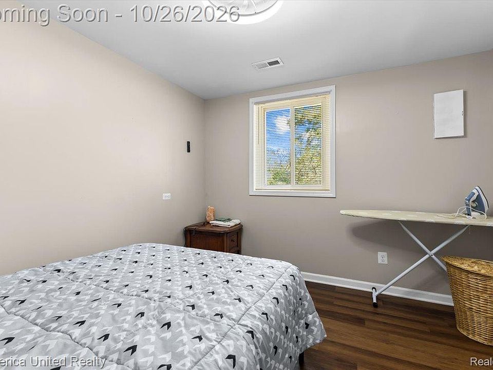 20980 Van Buren St, photo 7