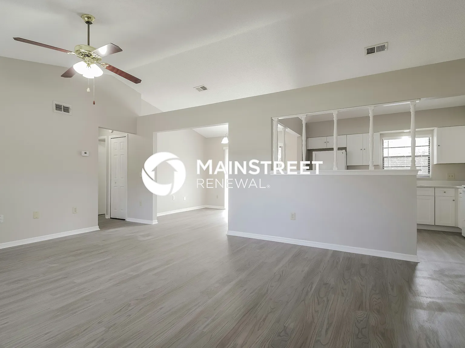 2561 Beal St — Photo 2