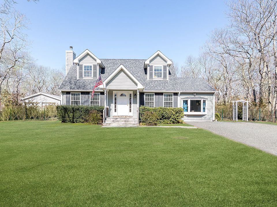 1st image of 12 Amagansett Dr E
