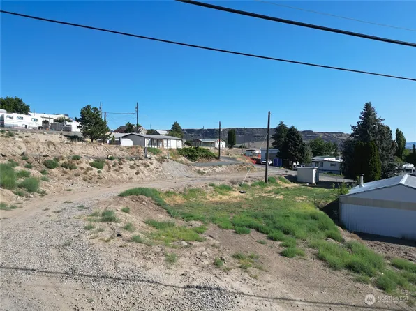228 Jackson Avenue, Electric City, WA 99123
