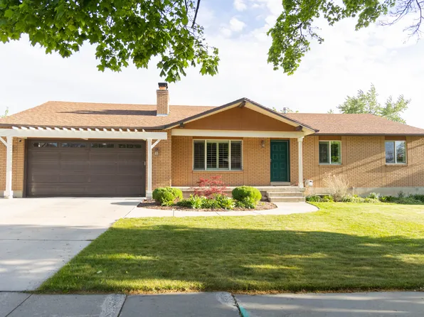 218 E Golden Willow Cir, Sandy, UT 84070