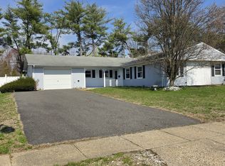 89 Triangle Ln, Willingboro, NJ 08046
