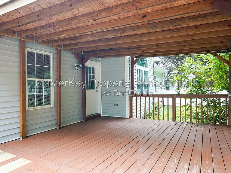1008 Knighthood Ln — Photo 29