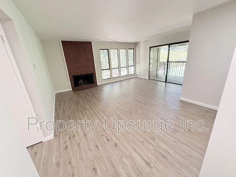 2 bed, 2.0 bath, 944 sqft, $2,195 — Photo 2