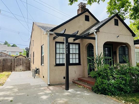 3rd image of 2711 Freeport Blvd
