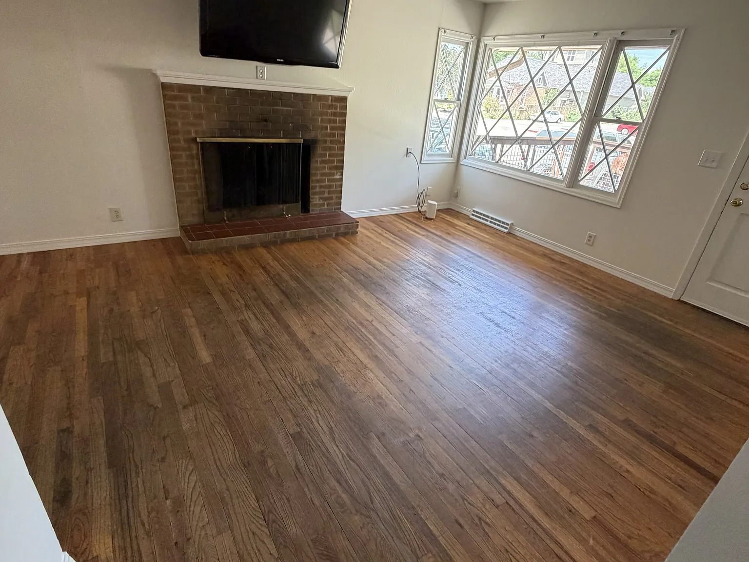 411 W Myrtle St — Photo 3