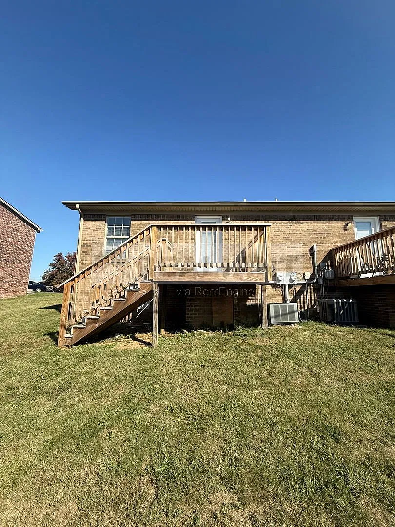 3 bed, 2.0 bath, $1,395 — Photo 3