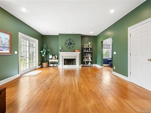 5th image of 25 Shelby Ct