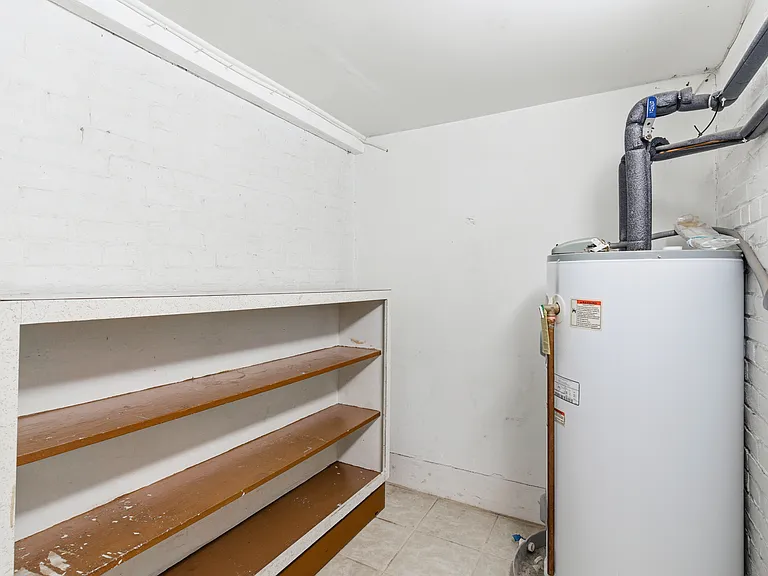 15 Warren St #1 — Photo 6