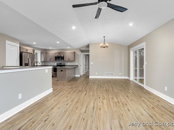 5th image of 906 Blueberry Pine Ct
