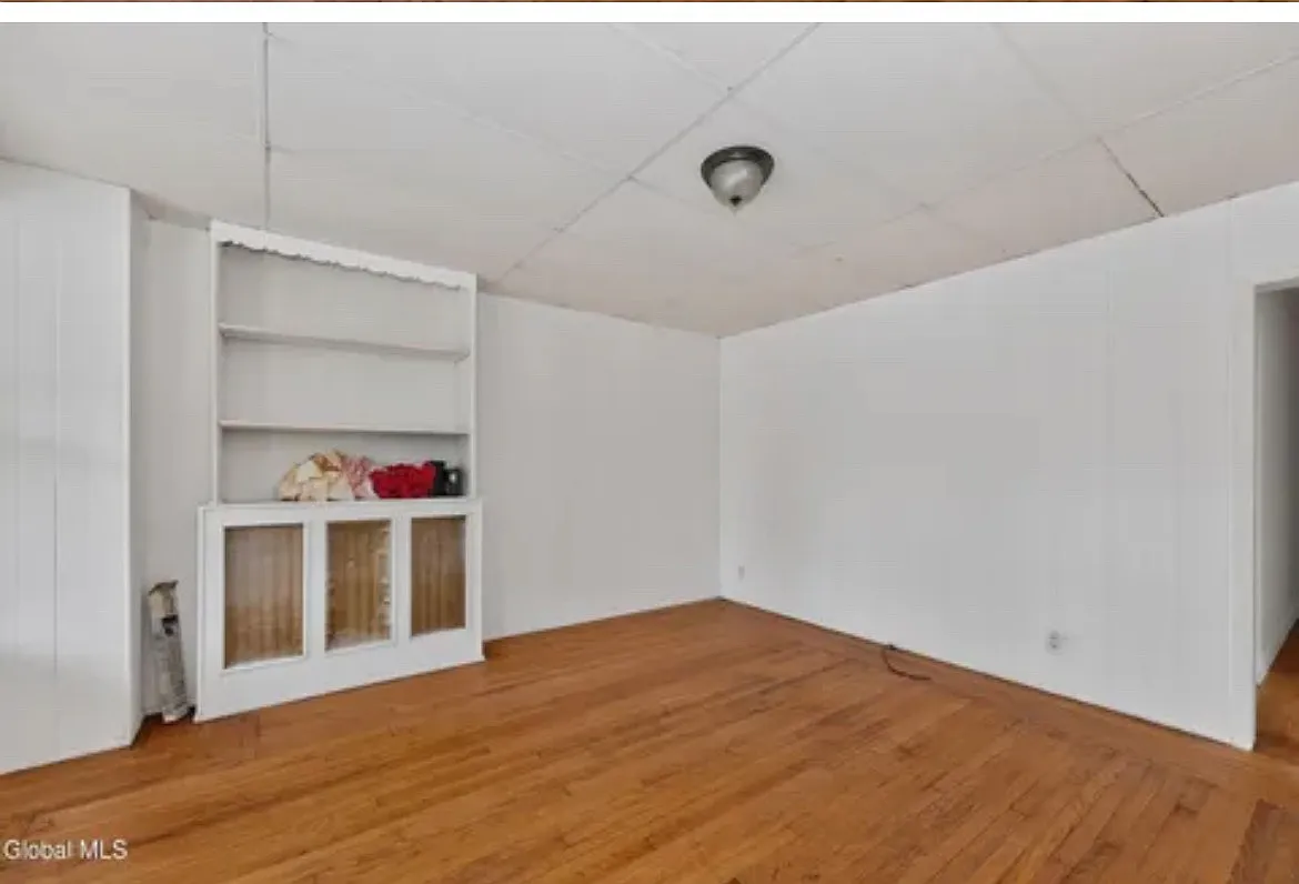 4 bed, 1258 sqft, $1,800 — Photo 2