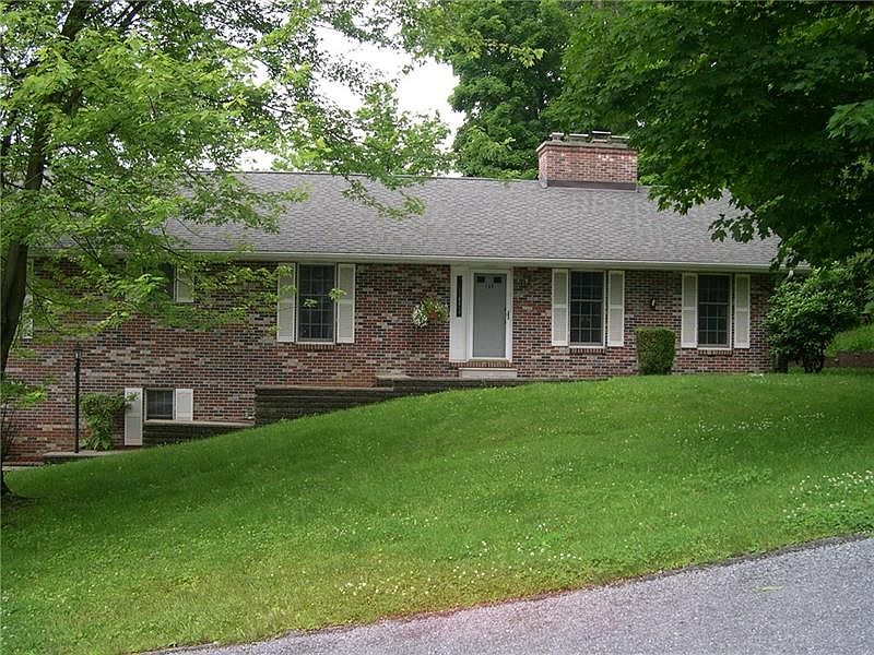 1st image of 132 Hermitage Cir