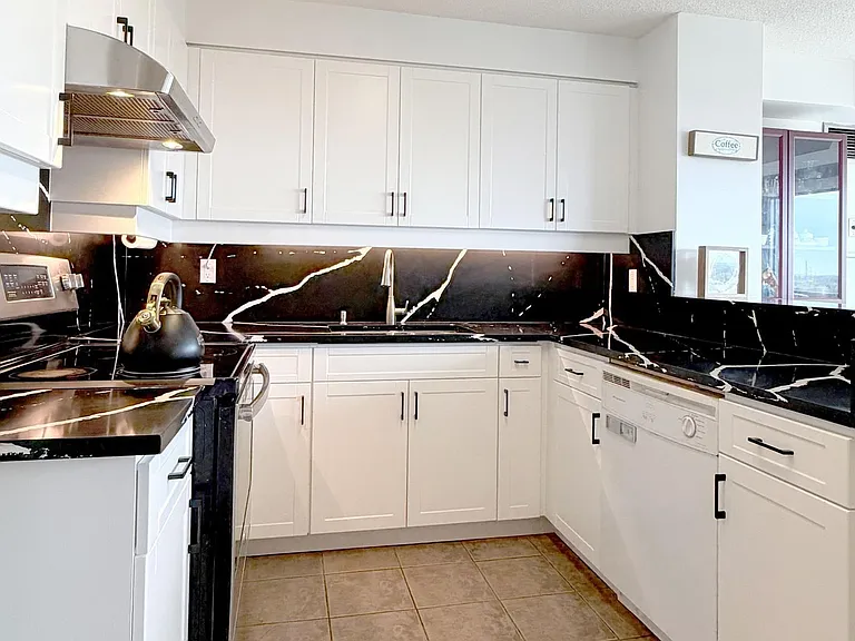 2155 Burnhamthorpe Rd W #1709 — Photo 26