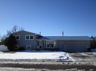 101 7th St SE, Watford City, ND 58854