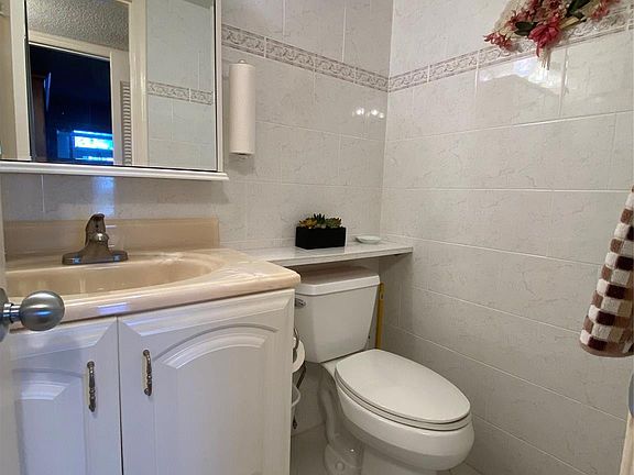 5th image of 1101 Cambridge #1101