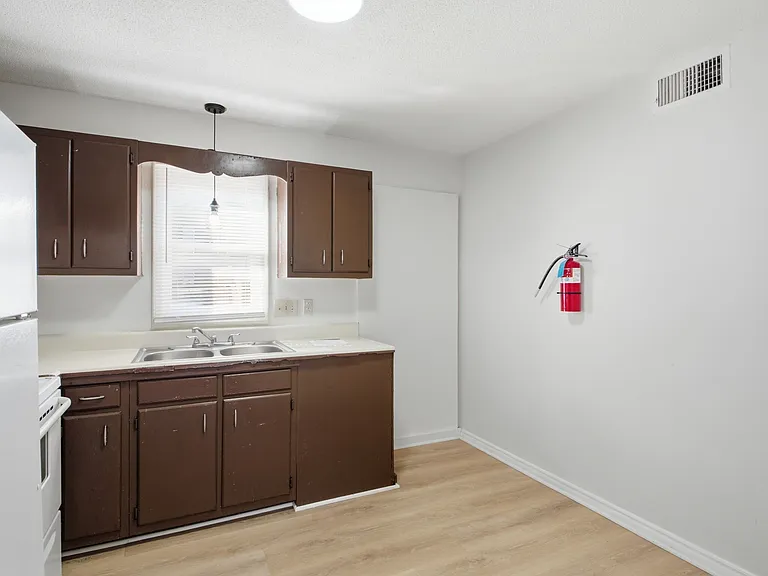 268 Church St NE — Photo 10