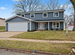 2551 Yellow Star St, Woodridge, IL 60517
