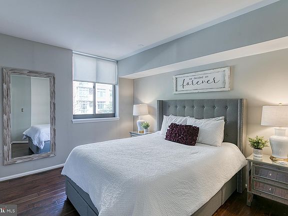 3rd image of 1001 N Randolph St APT 204