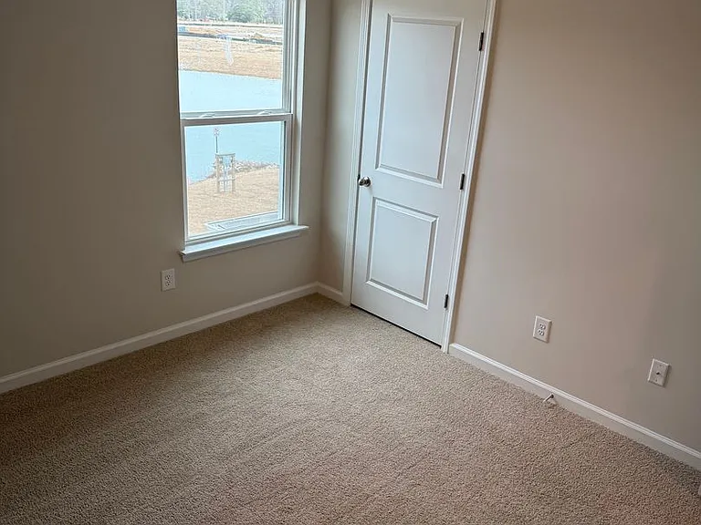 2528 Revolutionary Way — Photo 23