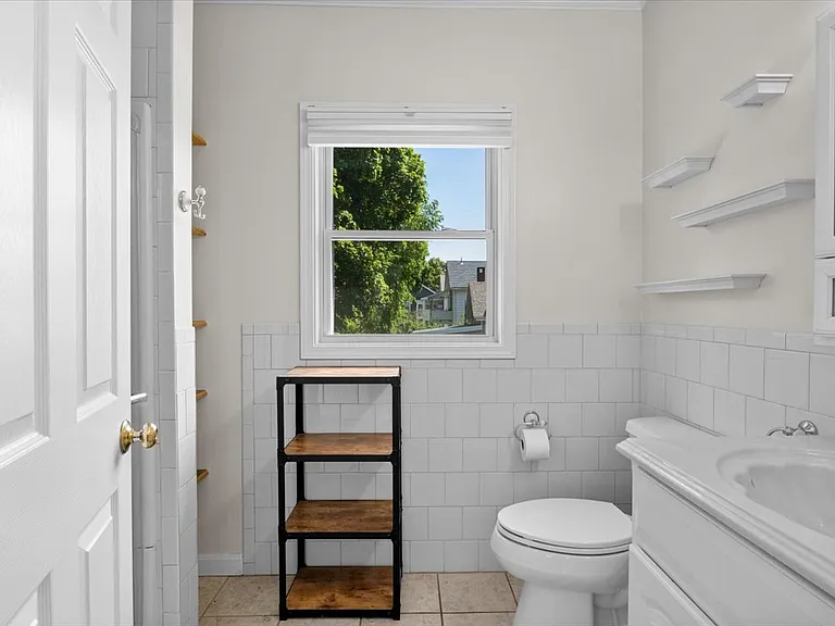 146 Dana Ave #R — Photo 15