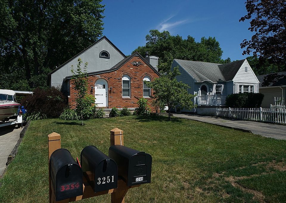 Cute brick & cedar cottage!