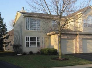 68 Townsend Cir, Naperville, IL 60565