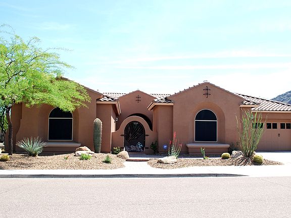  Private gated patio 