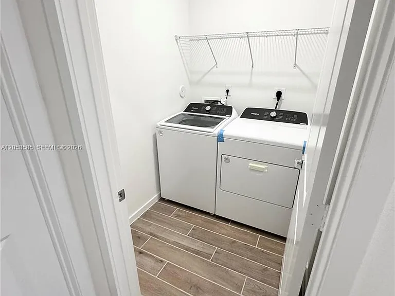 120 NE 13th Ter #120 — Photo 28